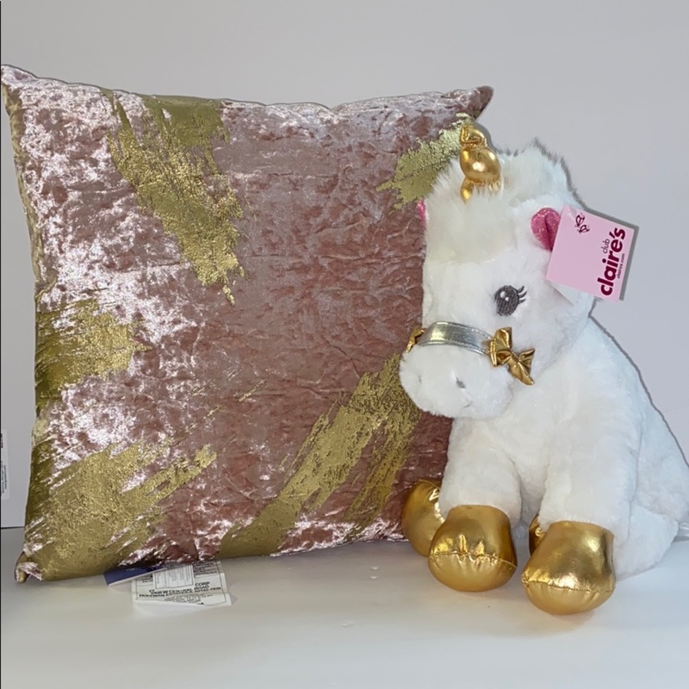 NWT CLAIRE’S throw pillow and unicorn set